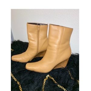 White Mountain Leather upper boots size 10M= 8.5